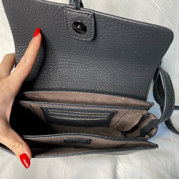 🔥10/20$ Black cross body with tassel - Picture 3 of 3